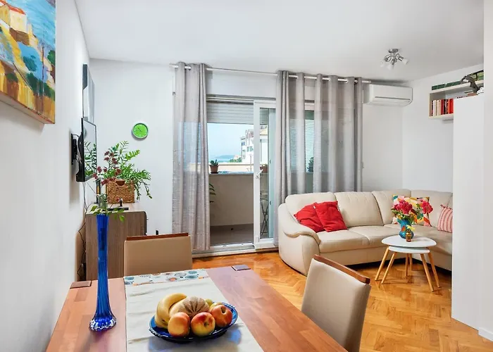 Beach Apartment 2 Minutes On Foot Marija, Cozy Sea View Balcony Garage