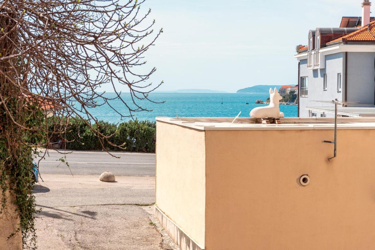 Marija's Seaside Retreat: Cozy Balcony & Garage *