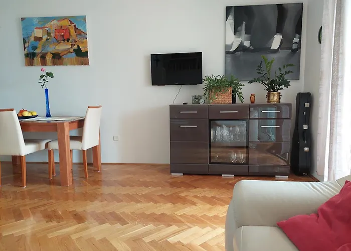 Beach Apartment 2 Minutes On Foot Marija, Cozy Sea View Balcony Garage